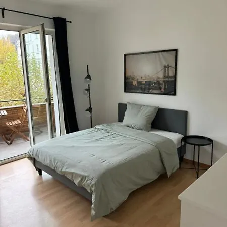 Apartment 4 Bedroom In Fancy Oberkassel
