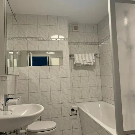 4 Bedroom In Fancy Oberkassel Apartment
