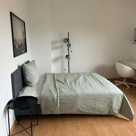 4 Bedroom In Fancy Oberkassel Apartment