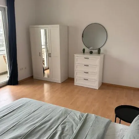 Apartment 4 Bedroom In Fancy Oberkassel *